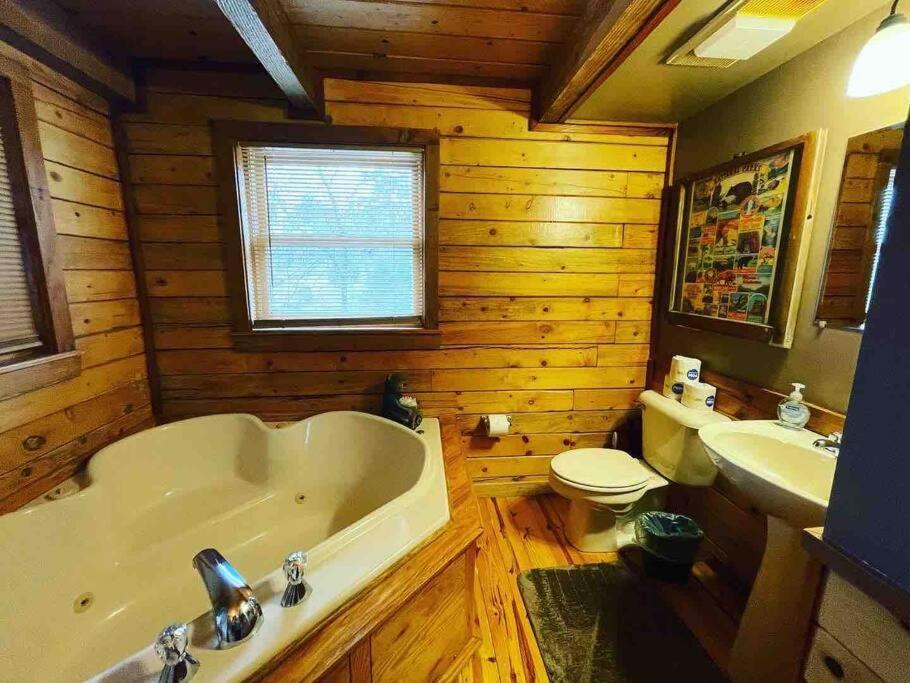 The Loft At Bear Mountain Log Cabins Eureka Springs Extérieur photo